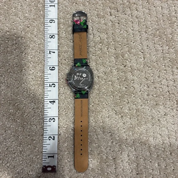 Betsy Johnson Watch worn once great condition needs battery - Picture 2 of 3